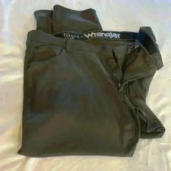 Wrangler men’s All Terrain -X- Gear 5 pocket pants size 40x30 dark moss green - Picture 5 of 7